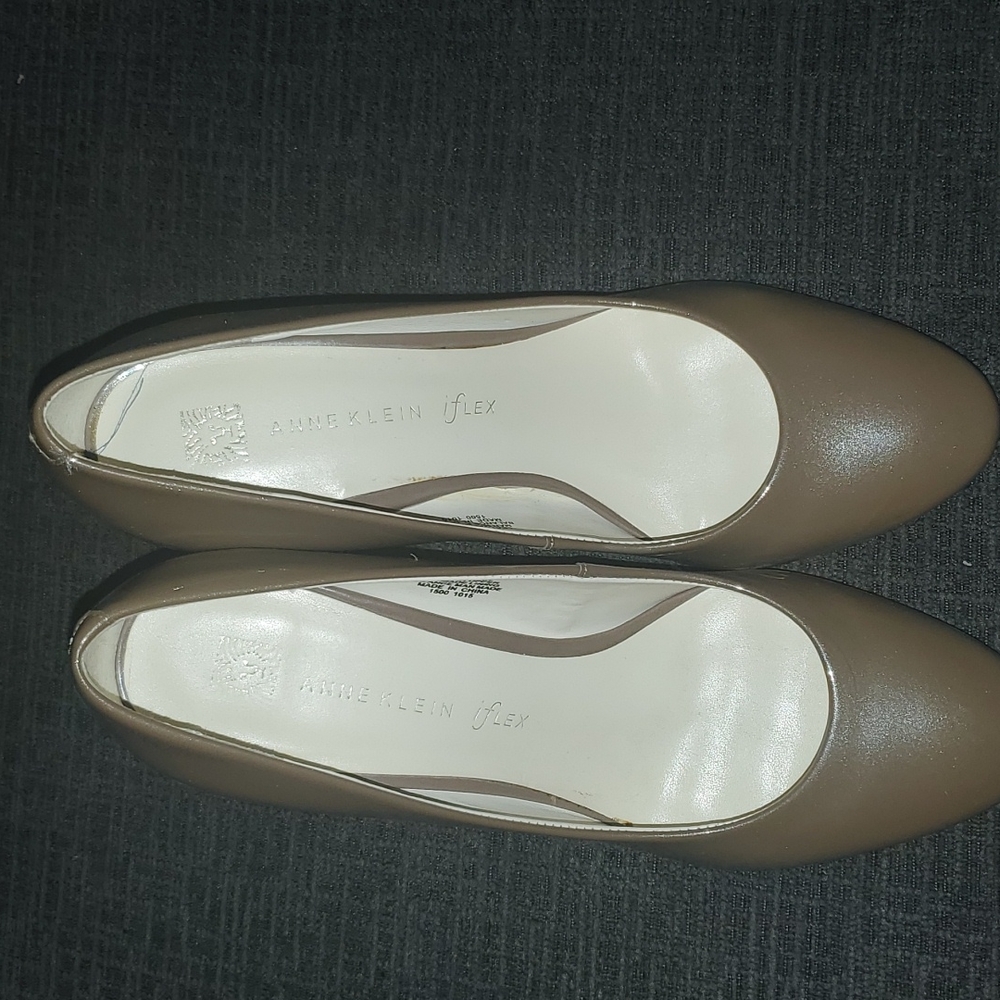 Shoes (practically new)